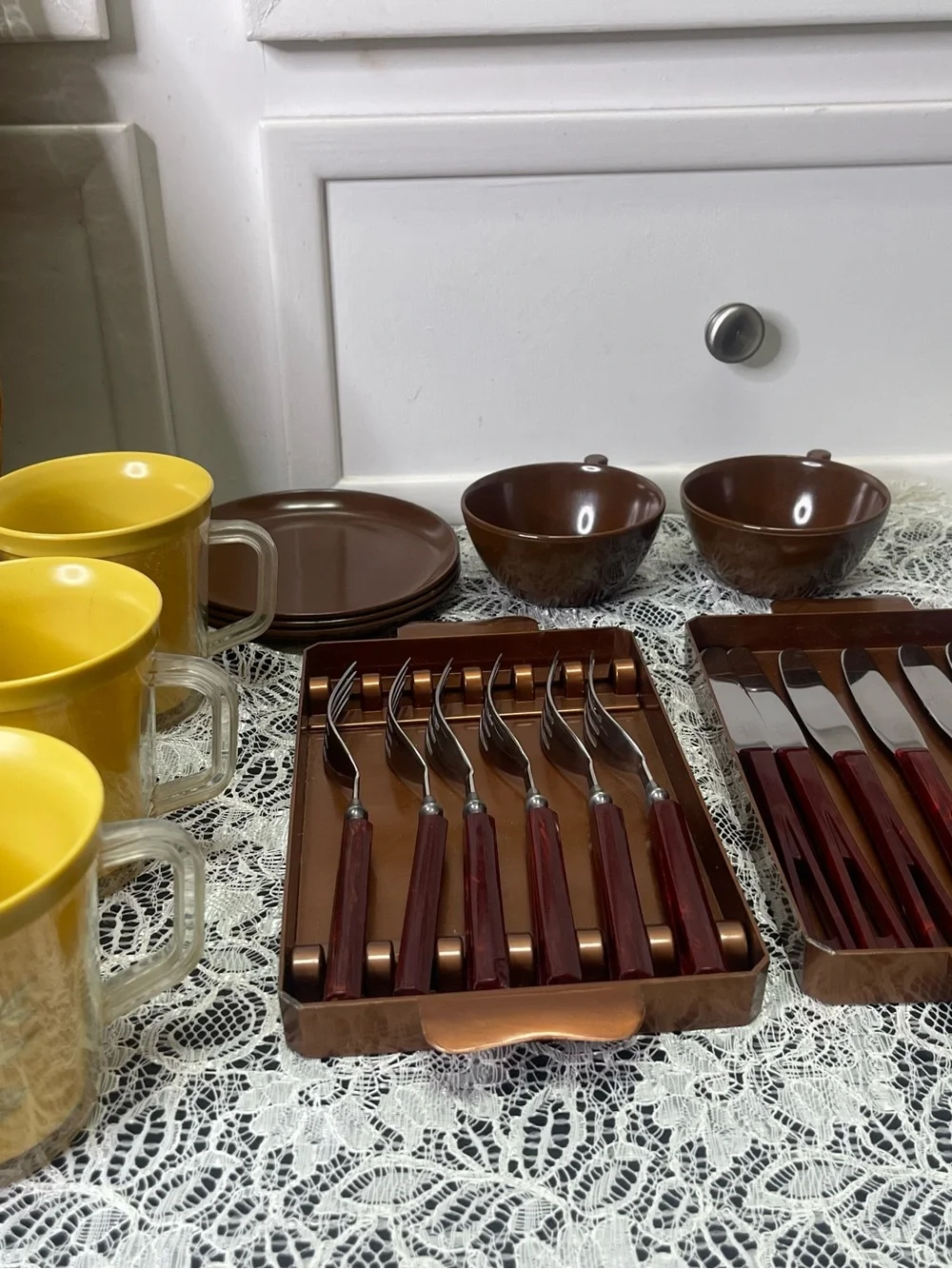 Vintage 1950s Stanhome MCM Picnic Basket Suitcase Set Plates Cups Knives Forks